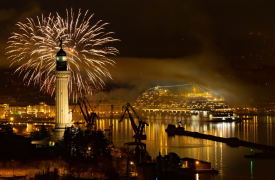 Feux d'Artifice Dans Les Villes Médias