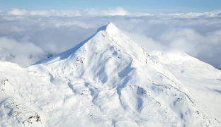 白雪皑皑的山顶 媒体